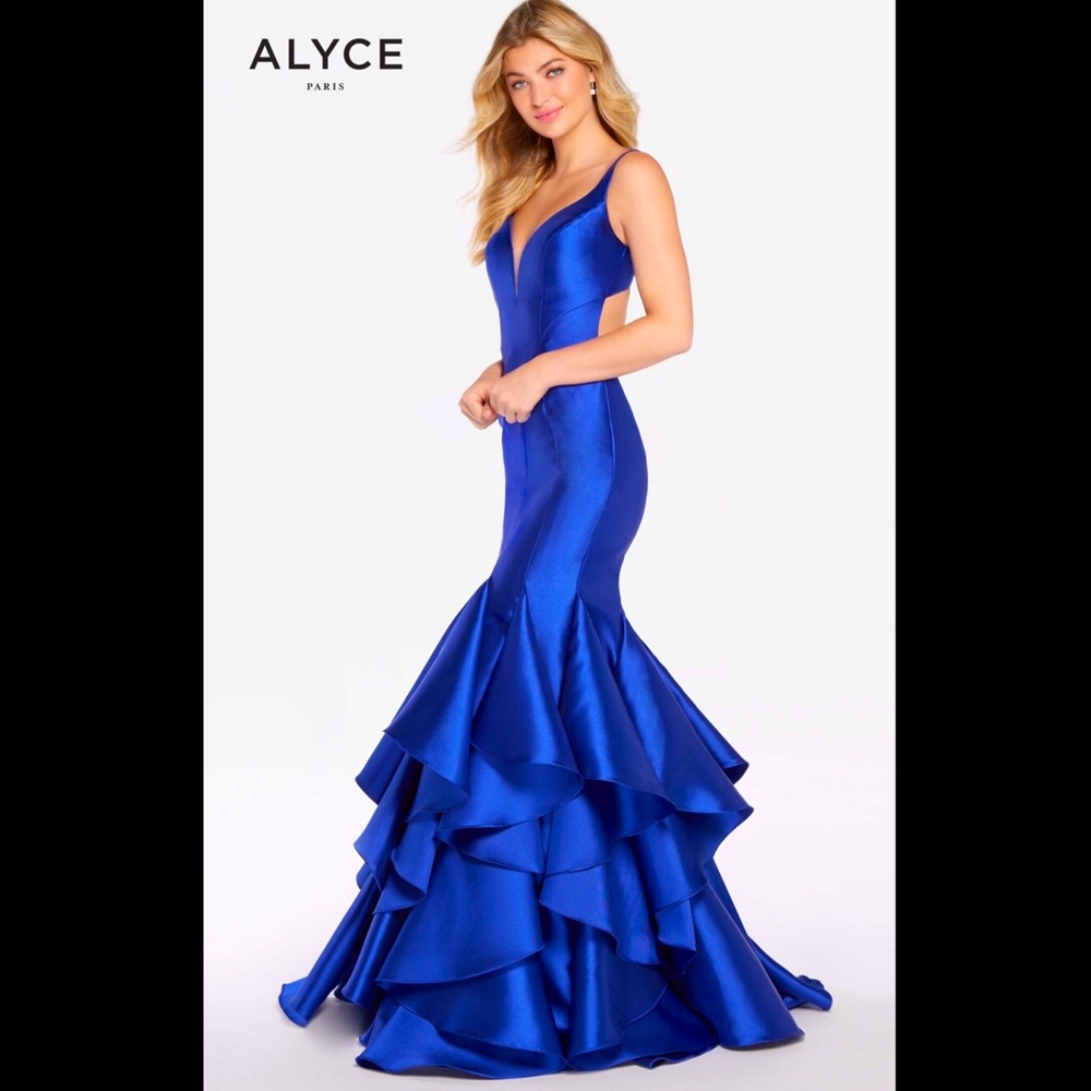 NWY Alyce Paris Trumpet Style Gown